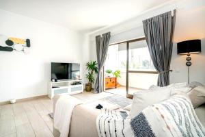 Spacious 1-Bedroom Apartment with Pool near Vilamoura Marina