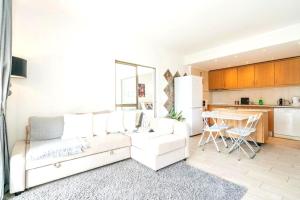 Spacious 1-Bedroom Apartment with Pool near Vilamoura Marina