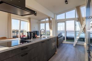 Waterfront penthouse - VistaM 484 Pers