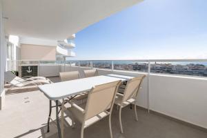 Seaview Luxury with Rooftop Pool