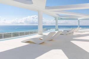 Seaview Luxury with Rooftop Pool