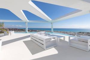 Seaview Luxury with Rooftop Pool