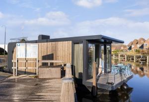 Houseboats Lemmer Luxury stay on the water in Friesland
