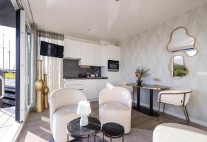 Houseboats Lemmer Luxury stay on the water in Friesland