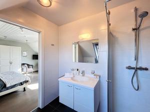 Entre champs et mer - spacious holiday farmhouse