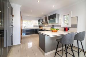 Andalusian Sun Villa with Private Pool & BBQ - EaW Homes