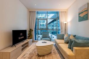 Beachfront 1B with Infinity Pool Close to NakheelMall