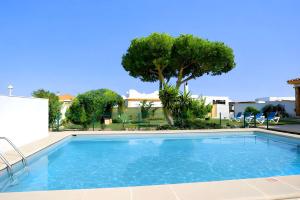 Chalet con piscina privada y zona de barbacoa cerca del pueblo