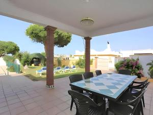 Chalet con piscina privada y zona de barbacoa cerca del pueblo