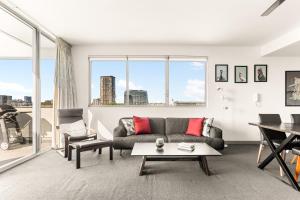 Spacious 2-Bed with Two Balconies with City Views