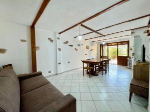 Vintage Green House img10