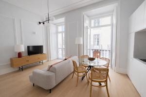 2 bed flat with Balcony in Central Lisbon