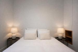 2 bed flat with Balcony in Central Lisbon