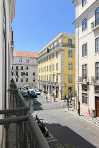 2 bed flat with Balcony in Central Lisbon