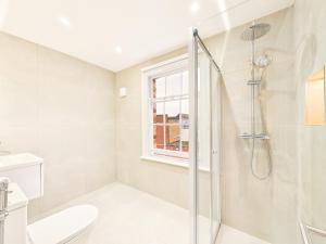 NEW Artisan Apartment by Signature Stays - Modern - Spacious - Parking