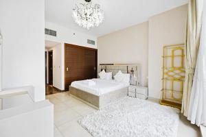 Sparkle Tower 2BR, Marina Walk, Pool and Gym, Dubai Marina