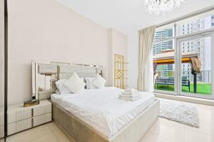 Sparkle Tower 2BR, Marina Walk, Pool and Gym, Dubai Marina