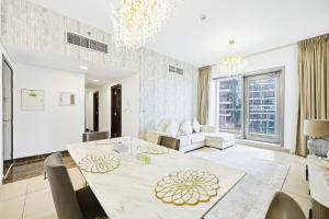 Sparkle Tower 2BR, Marina Walk, Pool and Gym, Dubai Marina