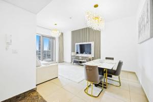 Sparkle Tower 2BR, Marina Walk, Pool and Gym, Dubai Marina