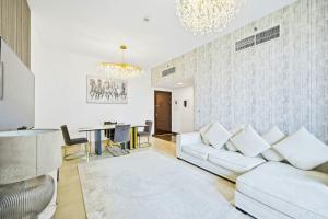 Sparkle Tower 2BR, Marina Walk, Pool and Gym, Dubai Marina