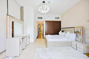 Sparkle Tower 2BR, Marina Walk, Pool and Gym, Dubai Marina