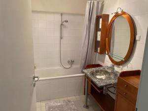 Central 3 Bed-Room Apartment with a terrace in Neubaugasse-Lindengasse 1070