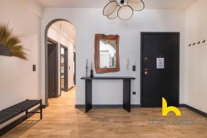 The Olive Arch Family APT near Acropolis & Metro