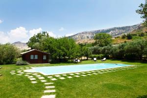 Masseria dei Paternostro - Historic Sicilian Masseria with Private Pool near Corleone