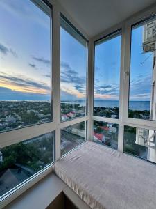 Неймовірно крута студія в центрі Черкас! Панорамні вікна! Ремонт 2025 року