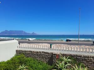 Amazing views with Pool in Bloubergstrand