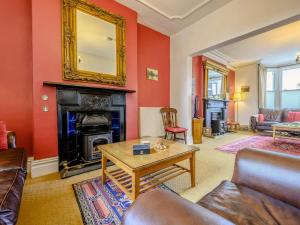 6 Bed in Keswick oc-sz481