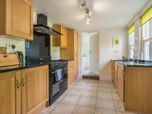 6 Bed in Keswick oc-sz044