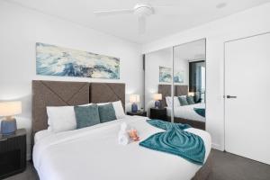Elevated 2BR Broadwater Ocean Views