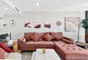 Elevated 2BR Broadwater Ocean Views