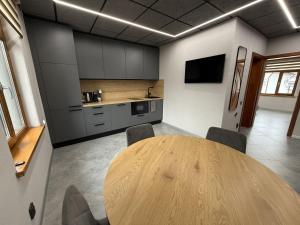 BRIVIBAS RESIDENCE - NORTH & SOUTH, free PRIVATE parking, free WIFI, self check-in