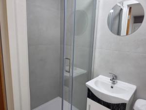 1BR Ground floor Central Apartment With Private Garden