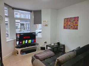1BR Ground floor Central Apartment With Private Garden
