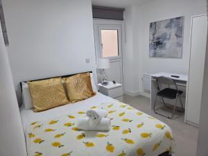 1BR Ground floor Central Apartment With Private Garden