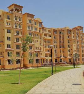 Modern Deluxe 3 Bedroom Apartment with 2 scenic balconies