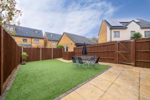 3 BR House, Driveway Parking, Modern Comfort