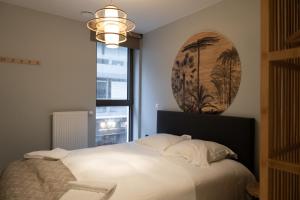 Modern 2-Bedroom Apartment with Balcony