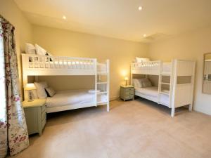 5 Bed in Perth oc-96399