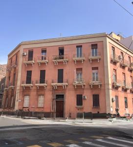 Elegant parquet in the Center Metro & Highway