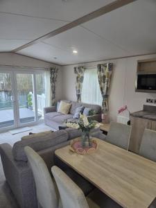 Off The Hook - 13 Cedar Way