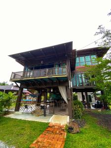 Jarah Residence, Classic Home Staycation
