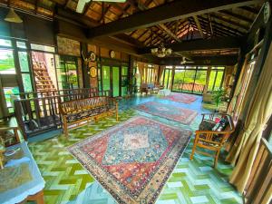 Jarah Residence, Classic Home Staycation