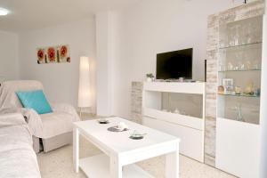 Tucuman 3 - Sunny 3-Bedroom Apartment in Nerja Center near Beach