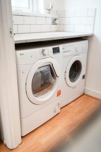 4-Bed House Belfast - Near Titanic & SSE Arena