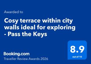 Cosy terrace within city walls ideal for exploring - Pass the Keys
