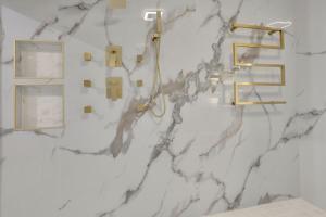 Luxury Home Retreat 6 BR, Chefs Kitchen and Theater